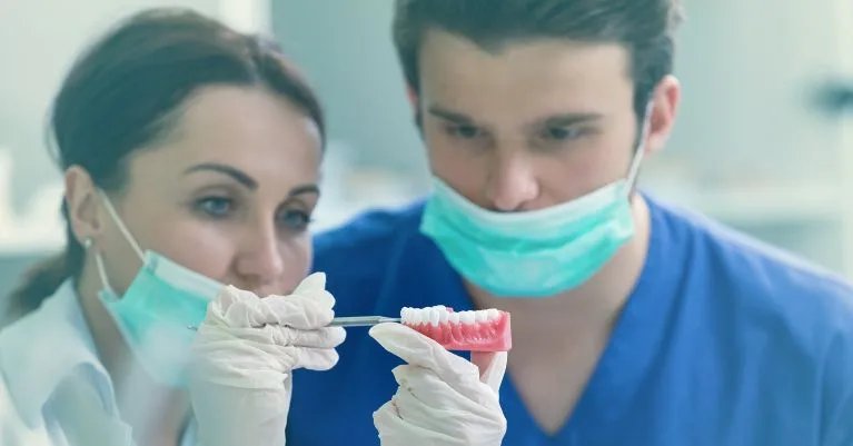Kivehető fogsor készítésével kapcsolatos információk, tanácsok pácienseinknek